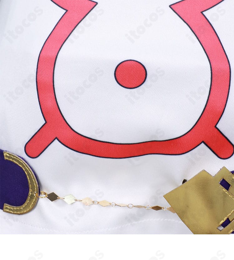 シズエ・イザワ 通常衣装コスプレの装飾ディテール。縫製のステッチや縁取りのコントラストを示したクローズアップ。