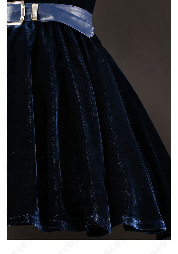 スカート裾の装飾ディテール。縁取りと装飾パーツの仕上げを拡大表示。