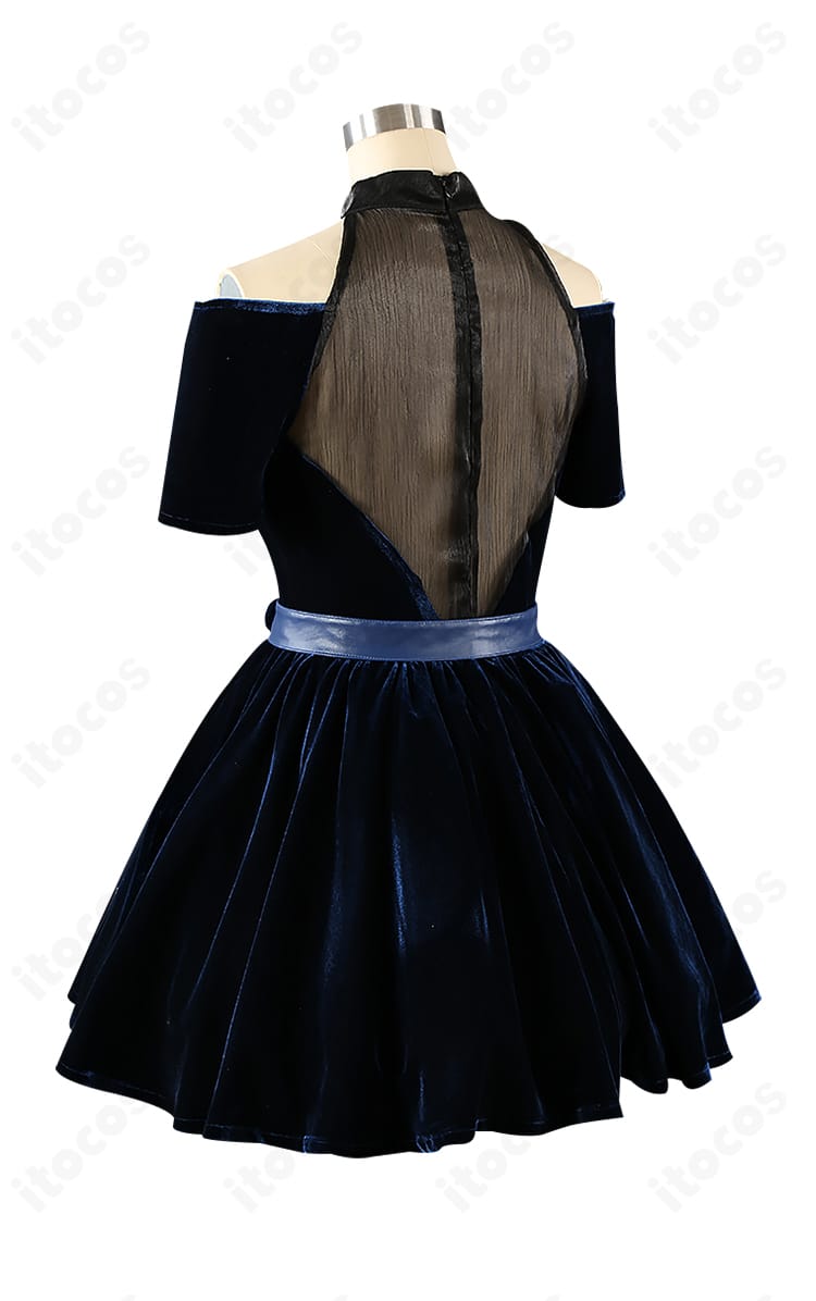 背面画像。バックスタイルの切り替え線と装飾のレイアウト、着脱構造がわかります。