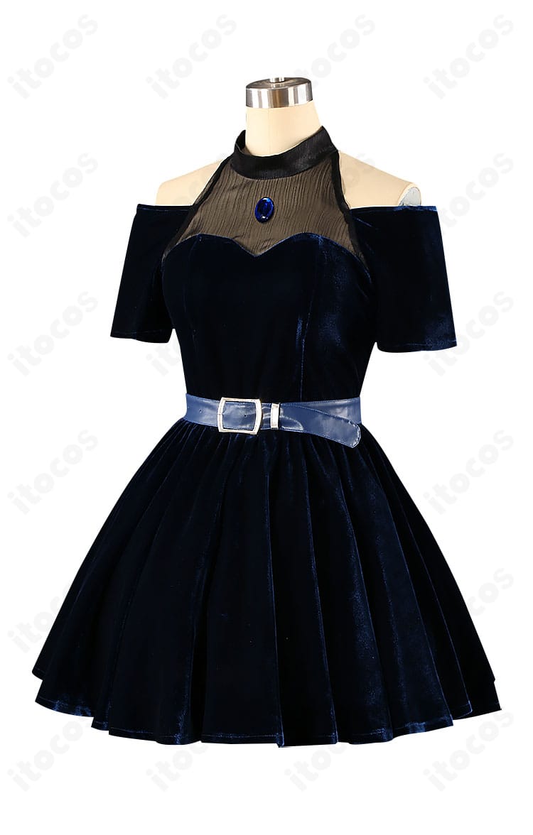 左側面画像。ワンピースのシルエットと装飾の配置バランスを確認可能。