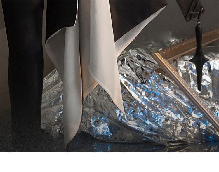 アークナイツ ロゴス 衣装の裾デザイン。直線的なラインと装飾の配置、動きに映える仕上がりが分かる一枚。