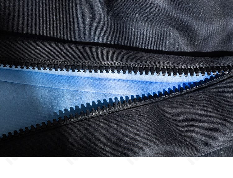 アークナイツ ロゴス 衣装チェーンの近接。揺れ感を演出するチェーンの長さ・取り付け位置が分かる画像。