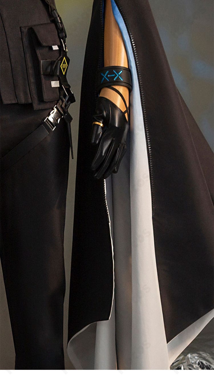 アークナイツ ロゴス 衣装の左側装飾。腕飾りとコートの切替部、縫製ラインの仕上がりを確認できる画像。