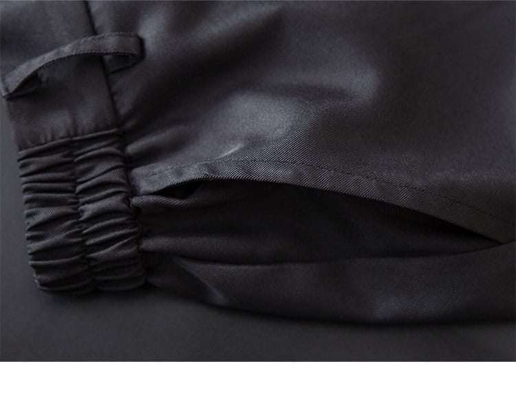 アークナイツ ロゴス コスプレ用ズボンのディテール。シルエットとウエスト周りの処理、合わせやすい質感。