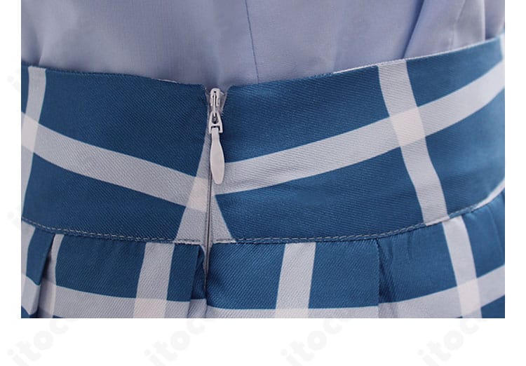 近江彼方コスプレのスカートチェーン装飾。上品なメタルアクセントとプリーツの相性を見せる。