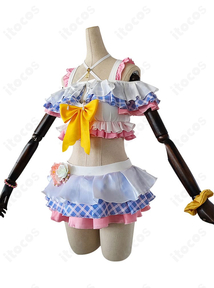 南ことり 水着コスプレの側面ディテール。立体感のあるシルエットとアクセサリー配置がポイント。