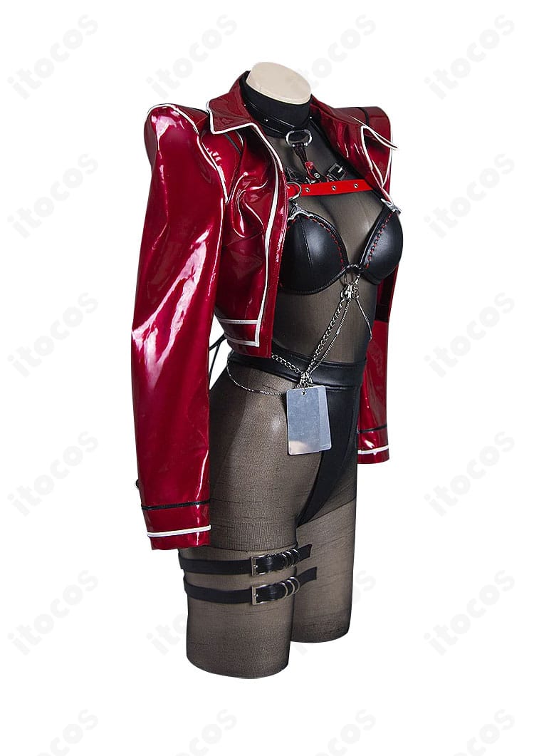 勝利の女神：NIKKE ボリューム コスプレ衣装の側面。コートのラインと太もも飾りの位置関係、レオタードのフィット感を確認。