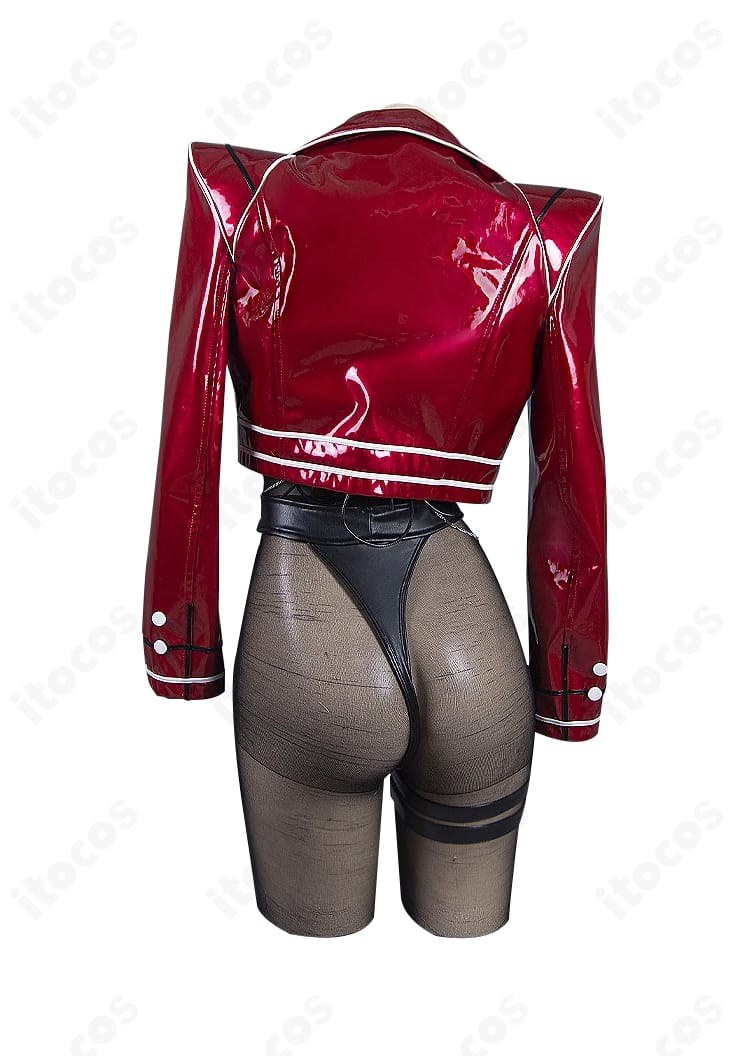 勝利の女神：NIKKE ボリューム コスプレ衣装の背面。背面装飾とコートの落ち感、全体の再現度を把握できる画像。