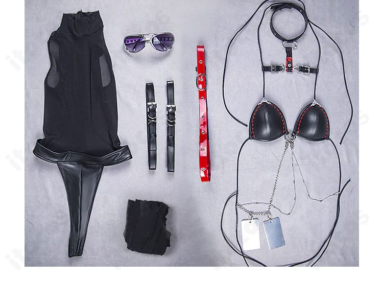 勝利の女神：NIKKE ボリューム コスプレ衣装のセット内容一覧。コート、レオタード、胸飾り類、ベルト、太もも飾り、メガネ、タイツを確認可能。