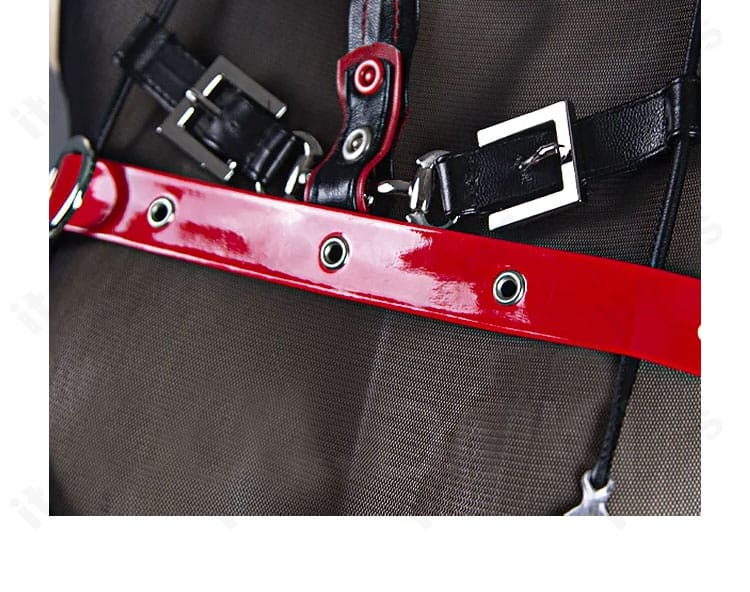 勝利の女神：NIKKE ボリューム 衣装の装飾ベルト詳細。金具とベルトの意匠を近距離で確認できる高精細カット。