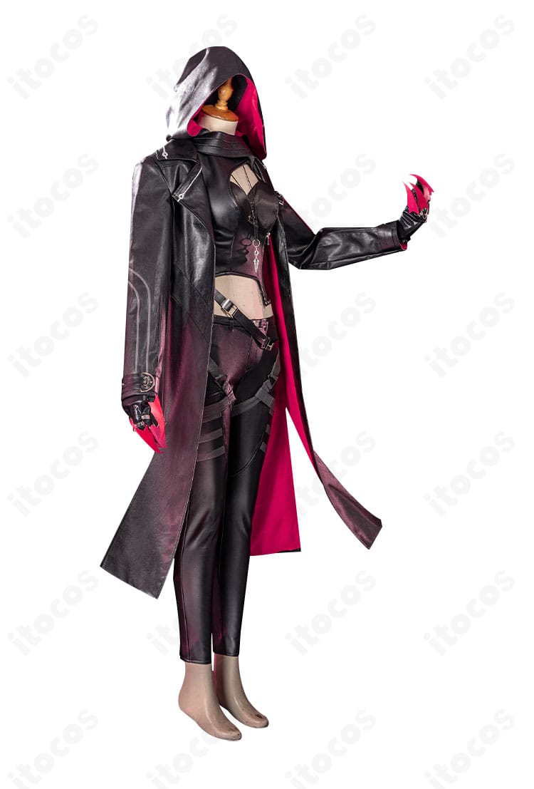 無期迷途 ゾーヤ コスプレ衣装の側面。コートのラインと腰飾りベルトのシルエットが確認できる画像。