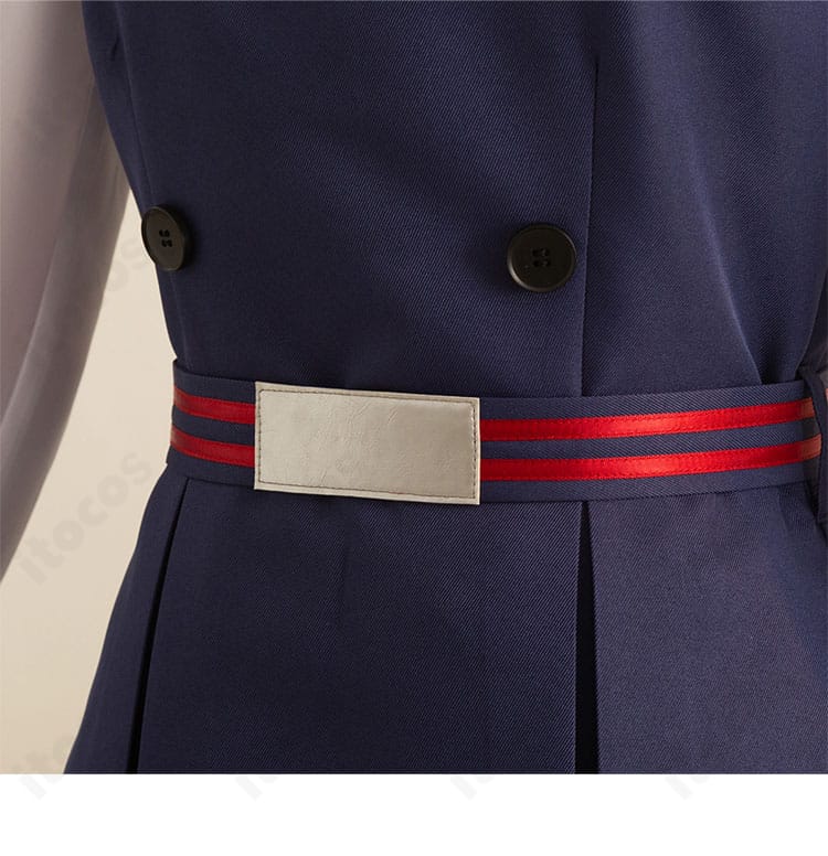 ウエストベルトの装飾ディテール。金具とステッチの仕上げでウエストラインを強調。