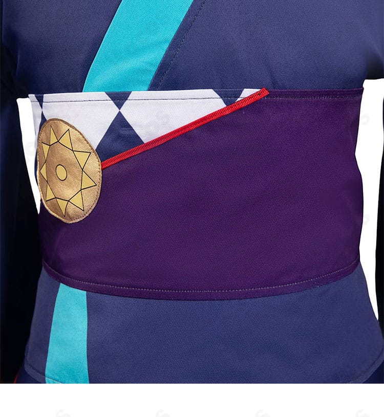 腰まわりの装飾。帯の質感、結びの形、アクセント飾りの作り込みを示す写真