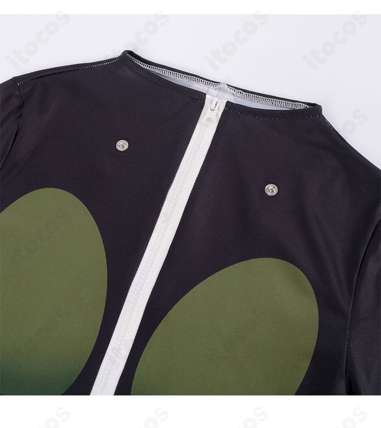 隊員スーツの襟（門襟）ディテール。ラインと形状が作中デザインを再現。