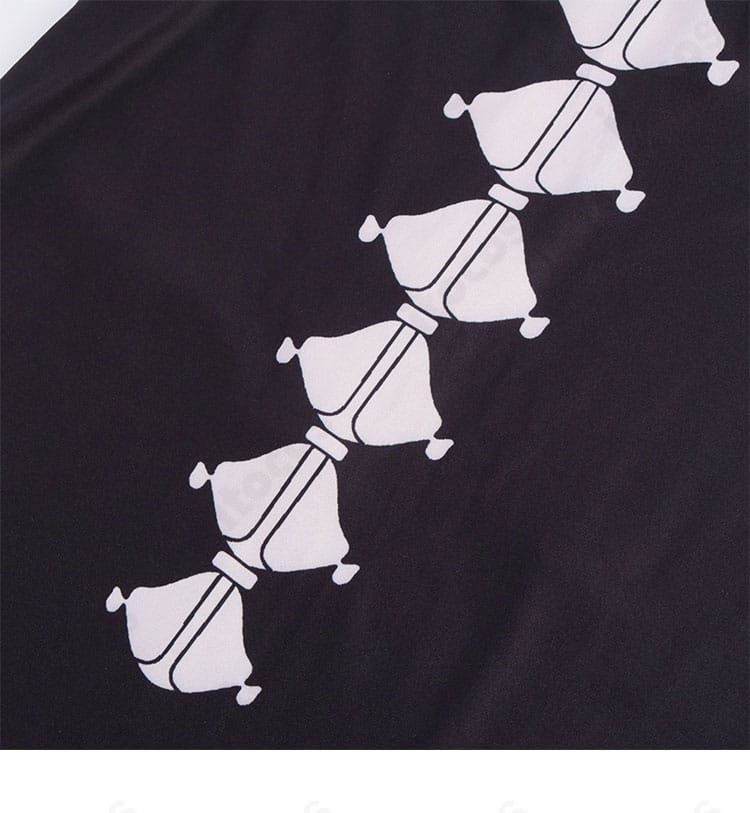 背面の骨状アクセントの詳細。立体感ある造形で背中のポイントを再現。