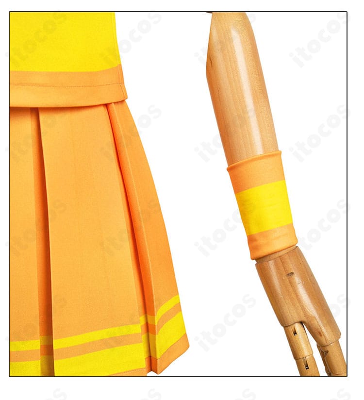 スカートとリストバンドの詳細。刺繍とビーズ装飾がアクセントとなり、手元と裾に視線を集める設計。