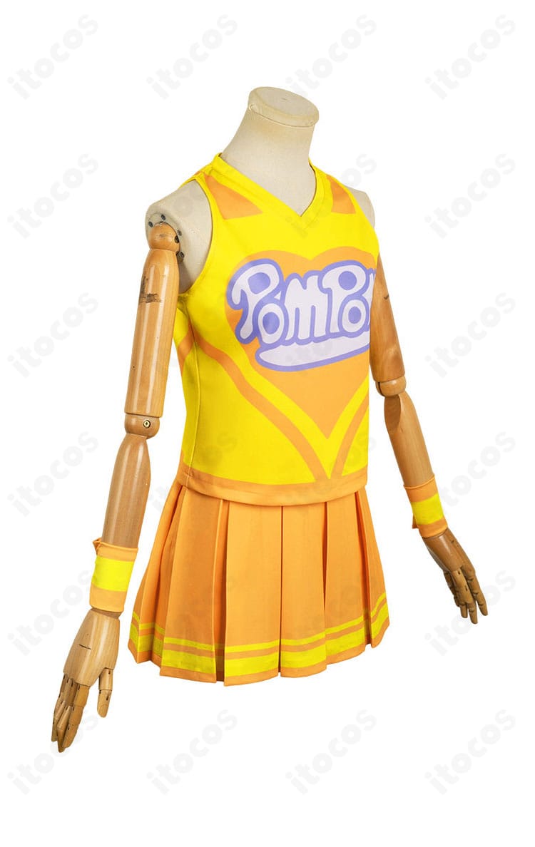 美空かなた チアコスプレ衣装の右側面。ウエストのフィット感と可動域を確保したシルエットがわかる角度。