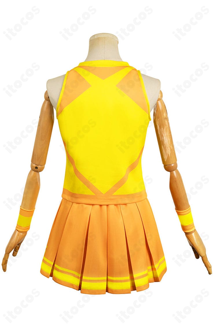 美空かなた チアコスプレ衣装の背面。背中の開閉仕様とヘムラインまで再現された後ろディテール。