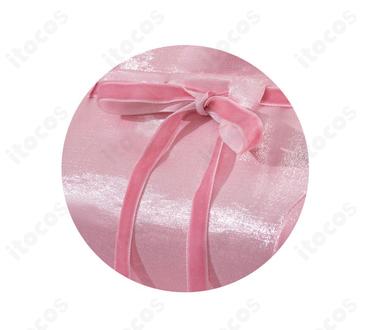 胸元の蝶結び装飾のクローズアップ｜星名歌唄 天使衣装