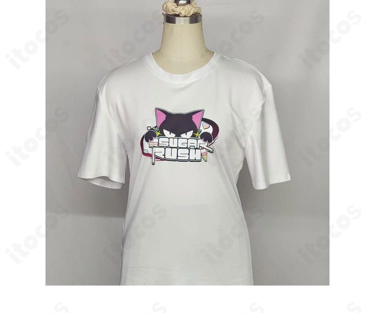 インナー短袖トップスの前面ディテール。高品質生地の発色とトップステッチの精度を表現。