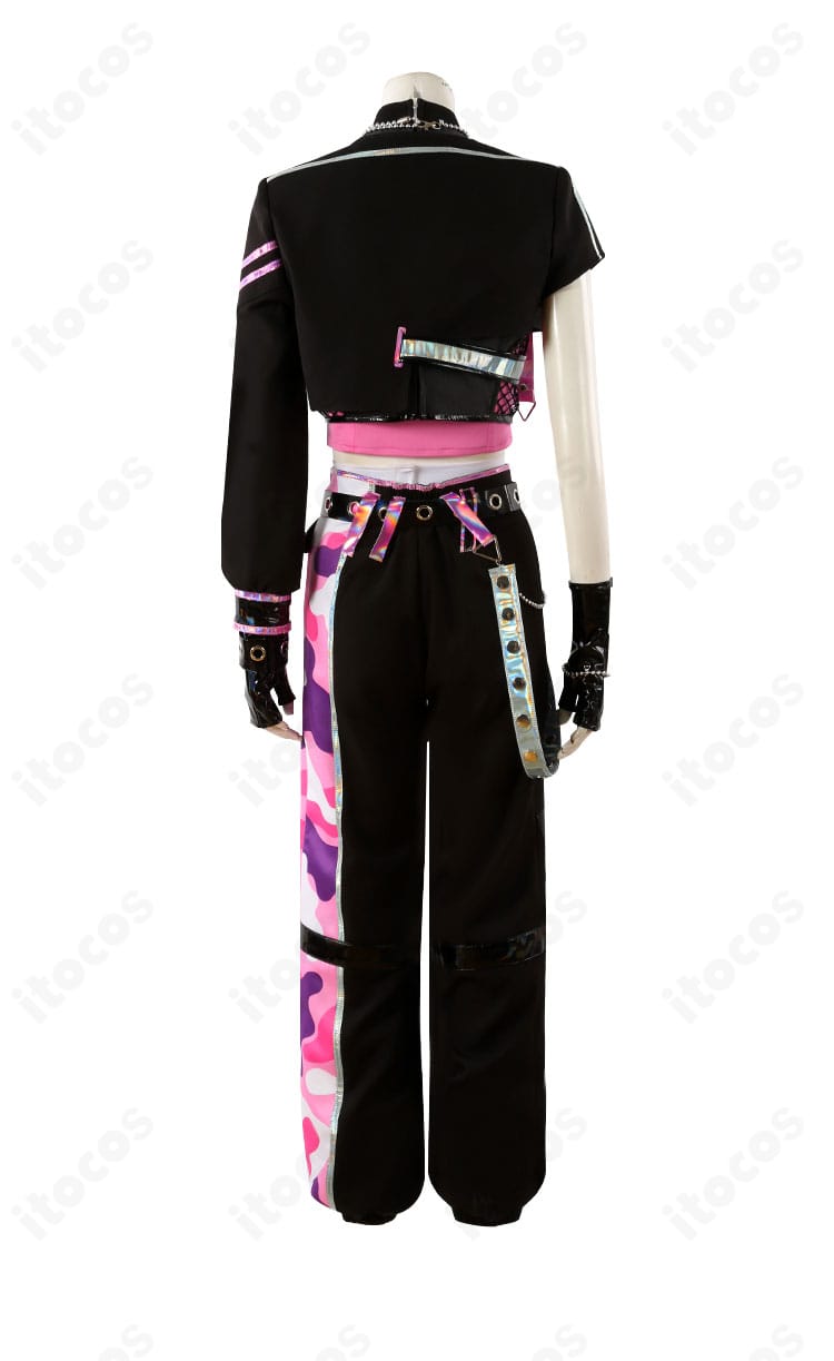 『あんさんぶるスターズ！！』TRIP Switch衣装の背面。コートの裾さばきとベルト位置が分かる画像