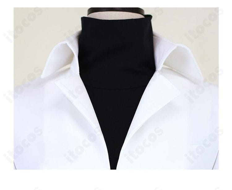 襟のクローズアップ。N（エヌ）コートのシャープな襟角とステッチワークを確認できるディテール。