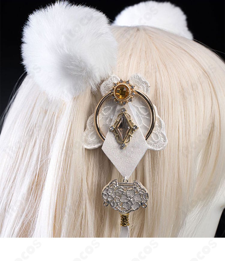 アクセサリー装飾の詳細。全体コーデとの一体感を示す近接