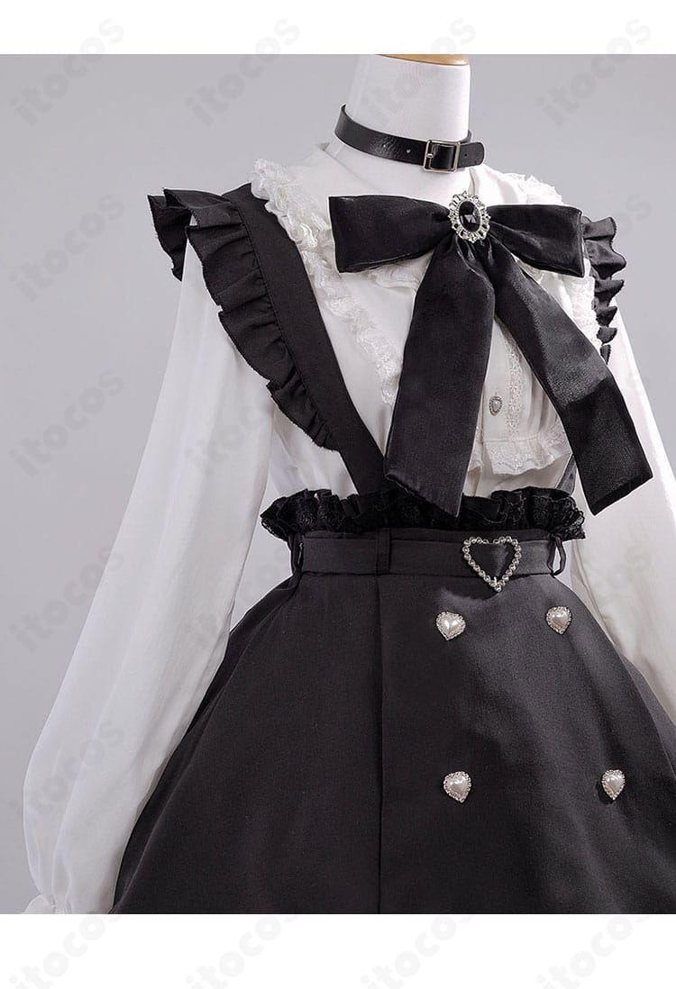 初音ミク 地雷系コスプレ衣装の側面。ウエストラインとサイドのリボン装飾が見える写真