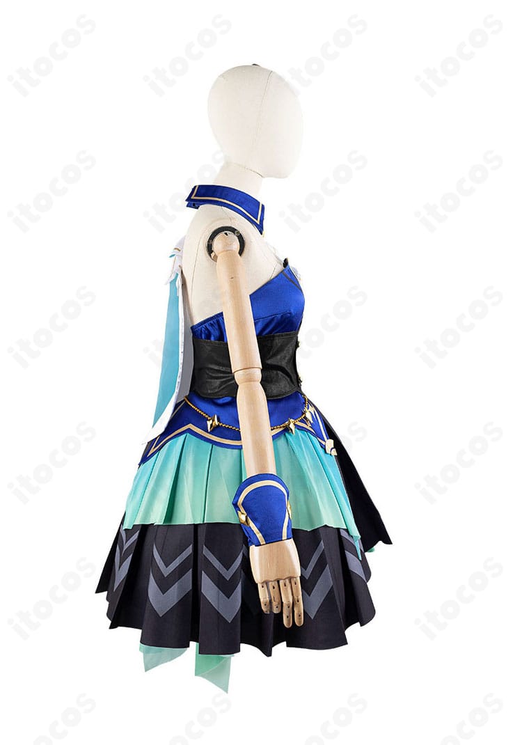 ヴィルシーナ 勝負服コスプレの右側装飾ディテール。チェーンと手首飾りの質感が分かる接写