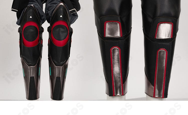 レイス コスプレ衣装の足鎧装飾詳細。膝下の防具風パーツと固定バンドの様子