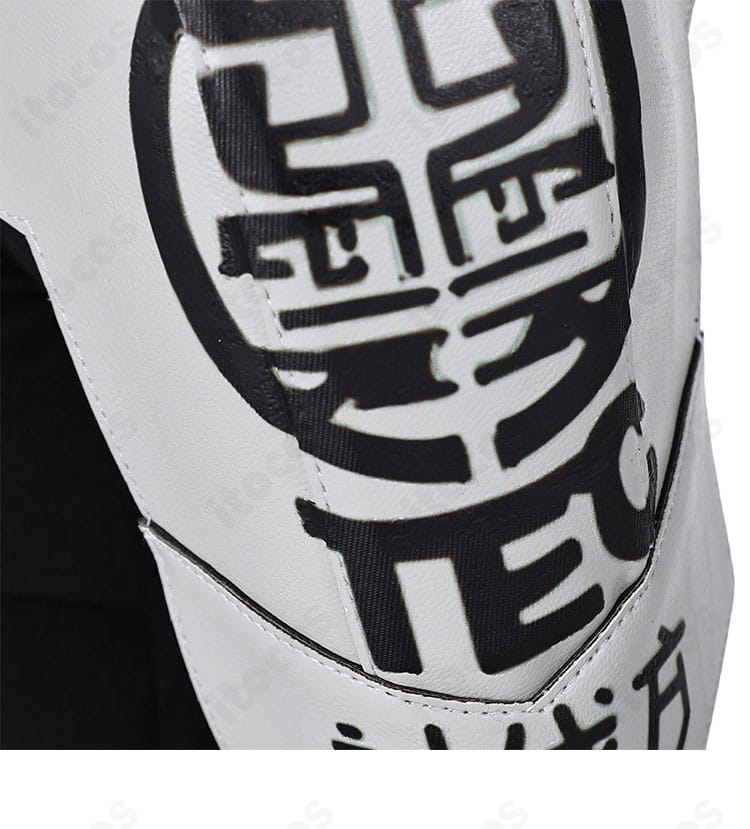 亜白ミナ 戦闘服の肩・袖ディテール。装飾パーツの精密さとタクティカルな印象を表現。