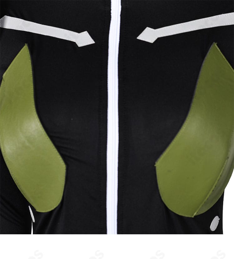 亜白ミナ 戦闘服の胸元装飾ディテール。アクセントパーツの形状と配置が分かるアップ。