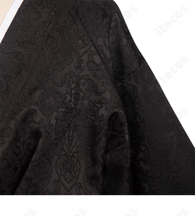 ファイナルファンタジーXIV 夜鶴胴着 コスプレ衣装の袖口装飾アップ。刺繍と配色ラインの丁寧な仕上げを示す