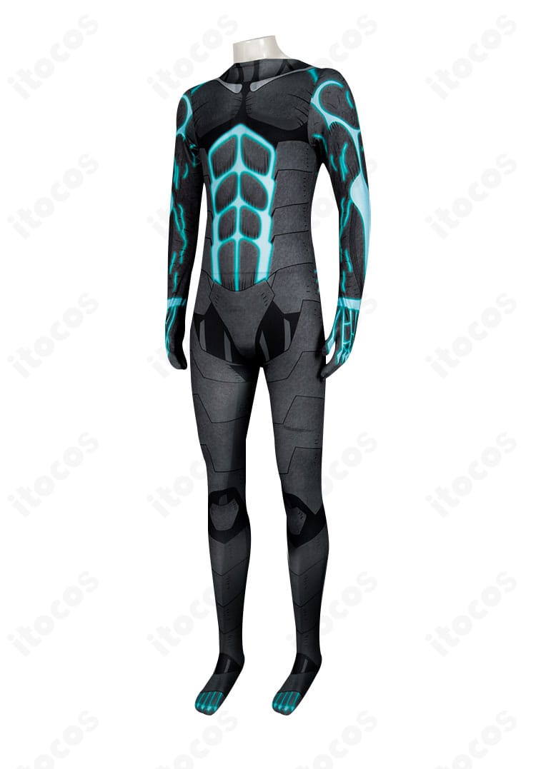 日比野カフカ コスプレのサイドビュー。腕周りと装飾パーツの見え方を強調。