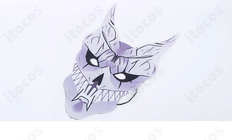 日比野カフカを象徴する仮面の装飾ディテール。造形の陰影と表面の質感に焦点。