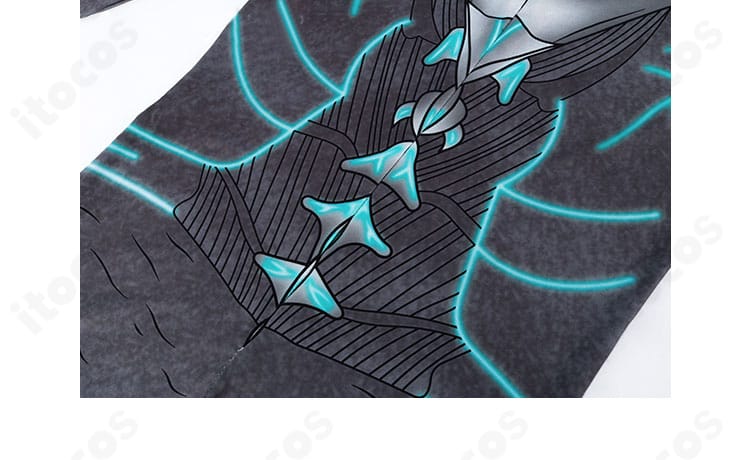 背面装飾のクローズアップ。背中パーツの配置と造形の質感を示す写真。