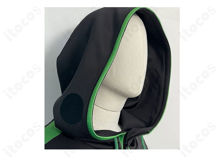 コートの襟・フード周辺装飾ディテール。メタリック調のポイントで近未来感を強調