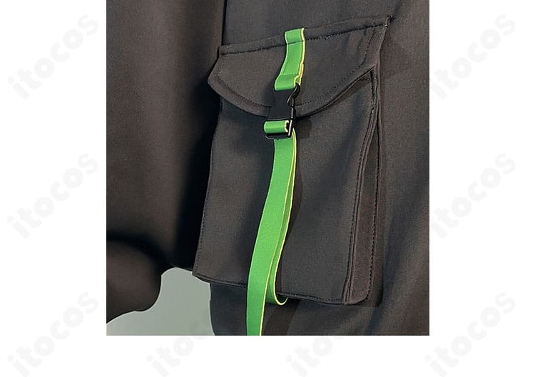 ポケットまわりの装飾ディテール。ステッチとパーツの質感が分かる接写