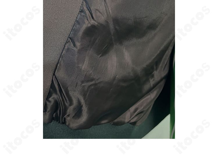 外套の裏地ディテール。高級感のある内装で着脱時も美しい印象