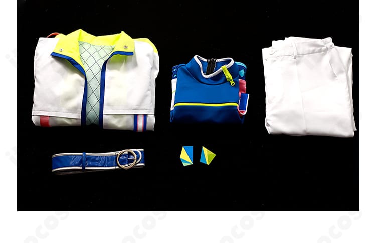 コート・インナー・ズボン・ベルト・飾り物の全セット内容を並べた確認画像