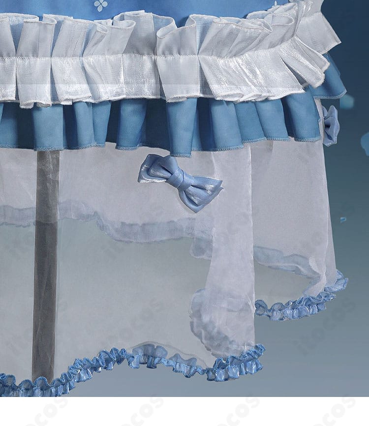 スカート下部の装飾パターン。華やかなモチーフと配色のコントラストを見せる写真。