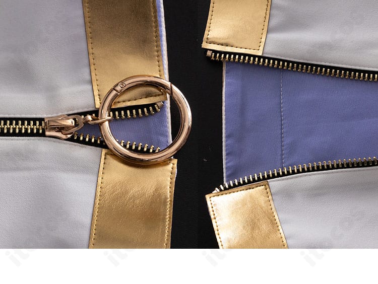 NU: カーニバル リン衣装 チェーンアクセの近接写真。質感と輝きを表現