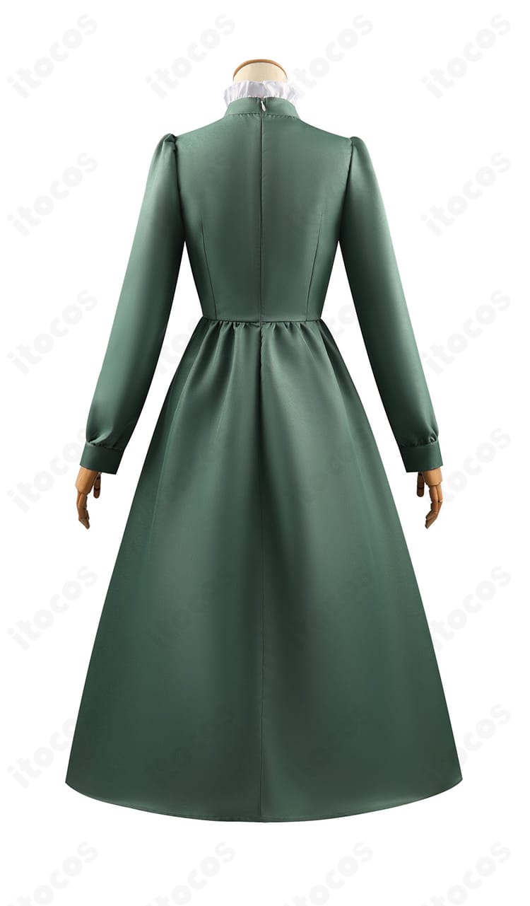 背面全体画像。ワンピースの背中のラインと裾の落ち感がきれいに見える仕上がり。