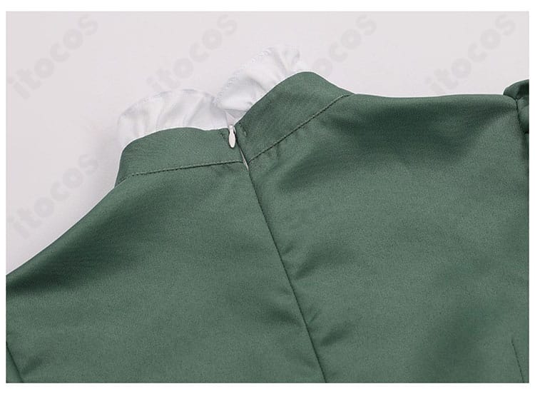 背面装飾の近接ショット。ヨークから裾へ続くラインが整った丁寧な仕上げ。