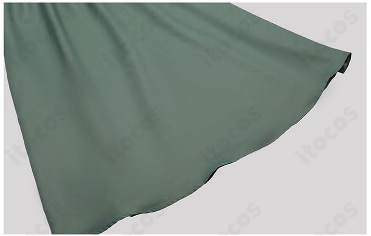 スカート裾の縫製と装飾ディテール。撮影時に美しく広がるヘムラインを確認できる。