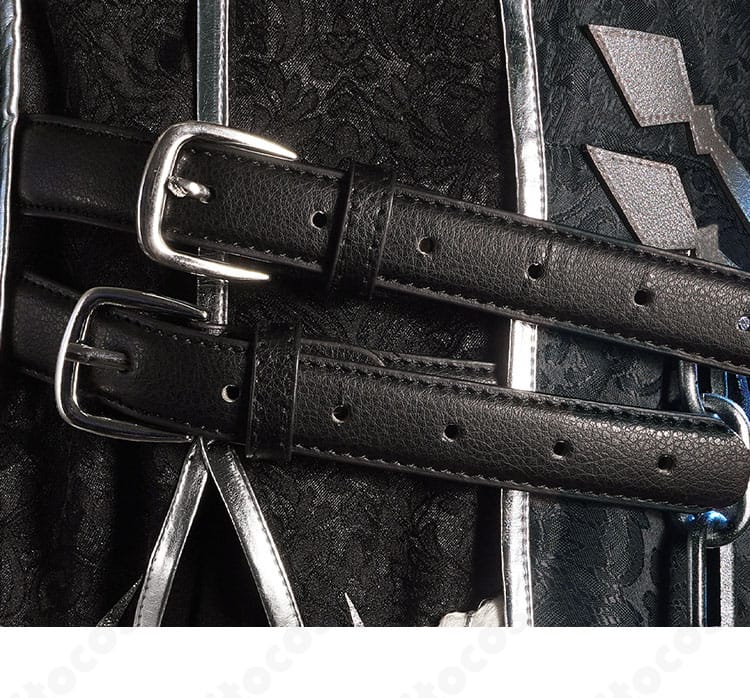 ジョゼフ衣装の腰ベルトと金具。質感と固定方法が分かるクローズアップ