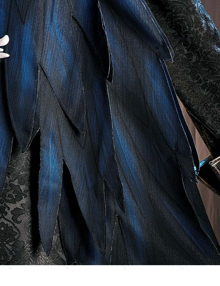 背面の羽翼風装飾のクローズアップ。ファンタジックな質感と立体感を表現