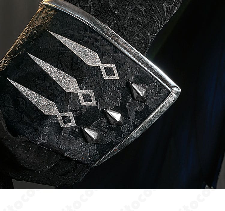 袖口装飾のディテール。カフの意匠と縫製の丁寧さを示す