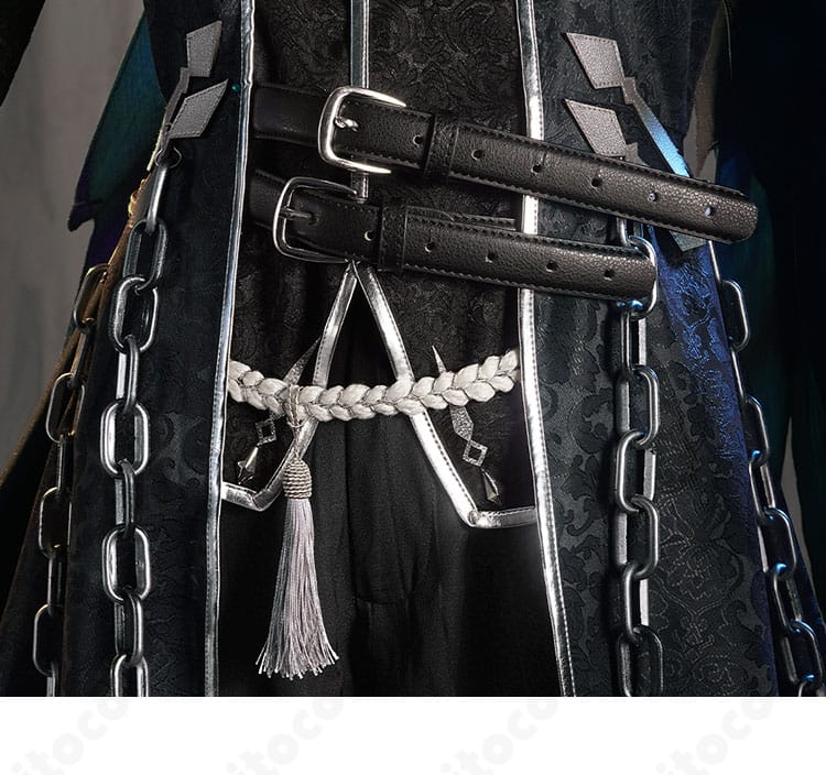 ジョゼフ 亡霊の魔術師 腰飾りのアップ。紐飾りと装飾パーツの配置バランスを示す