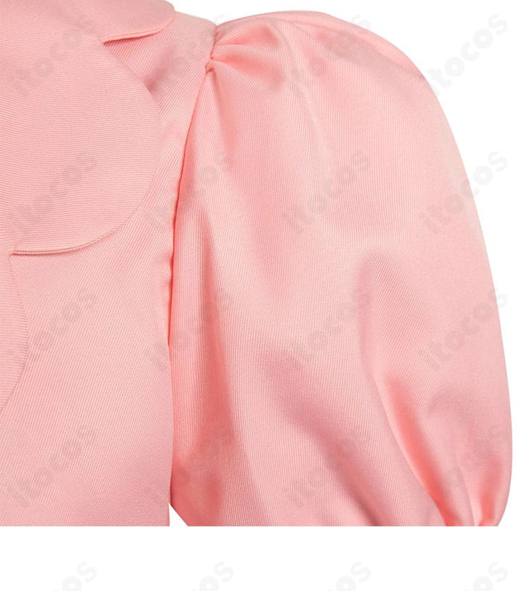 バービー衣装の肩・袖装飾ディテール。装飾の配置と仕上げを強調。